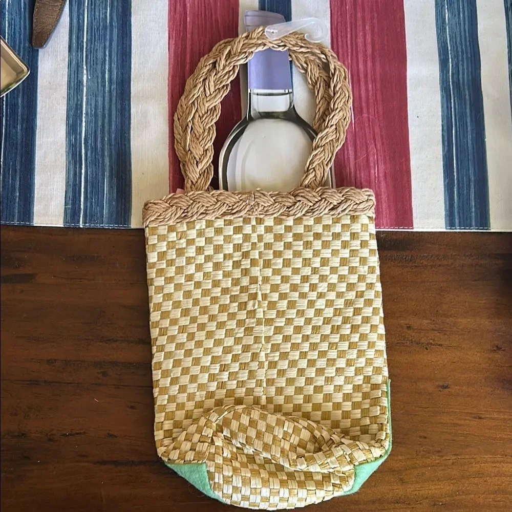 Kohl’s Woven Basket with Pink Bow and bunny design NEW wine cover